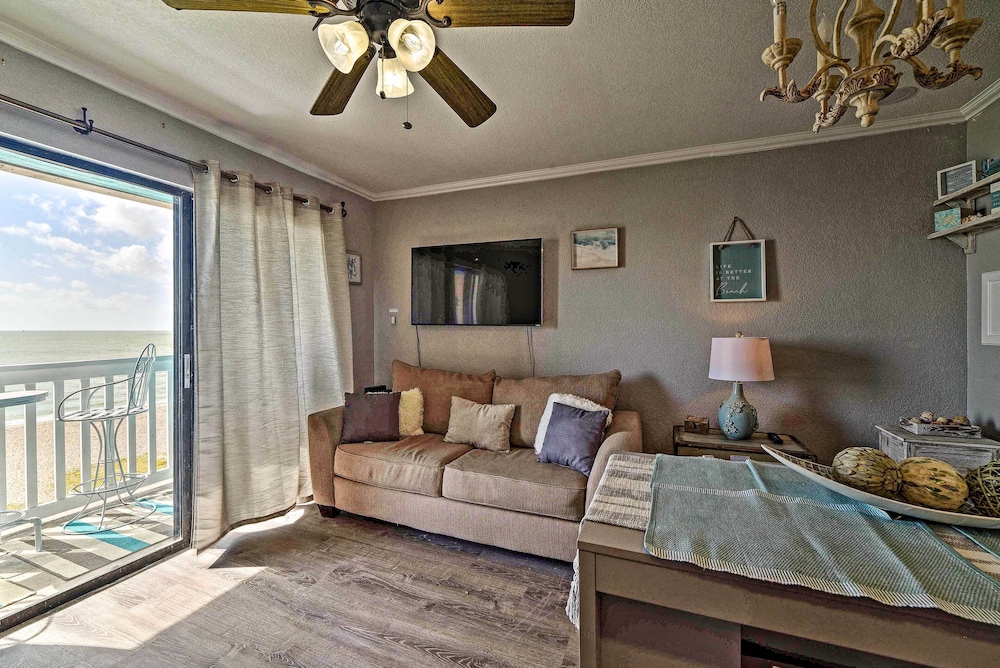 Oceanfront Corpus Christi Condo: Resort Perks - photo 15