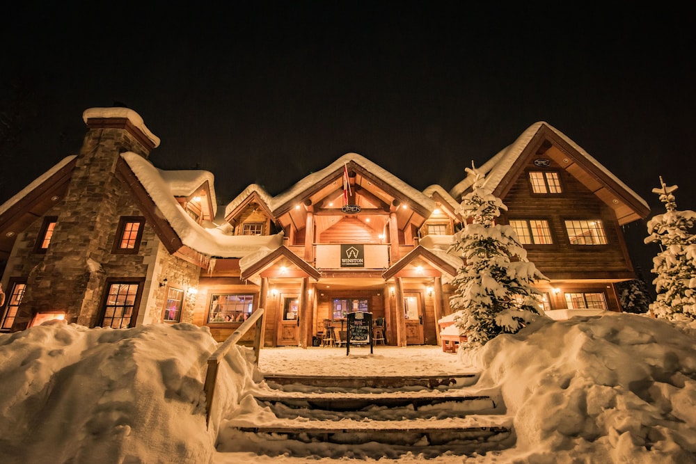 Winston Lodge — 4-Star Luxury Hotel in Golden, Canada