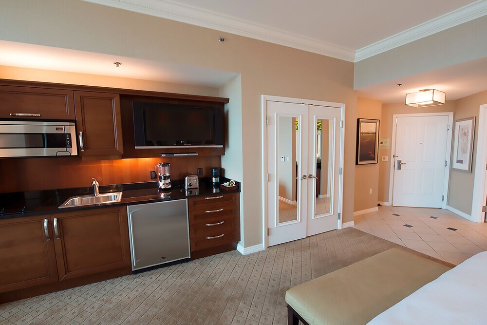 AAA 3 Rooms 3 Bath Suite at The Signature Condo Hotel - photo 12
