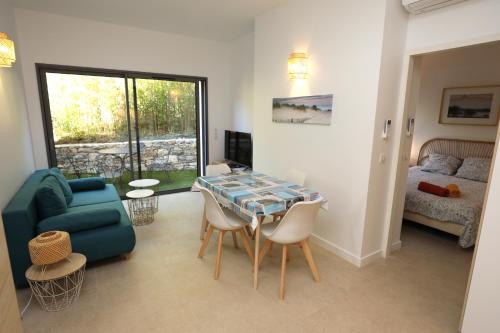 T2 Neuf Sur Jardin Proche Plage in Carqueiranne, France