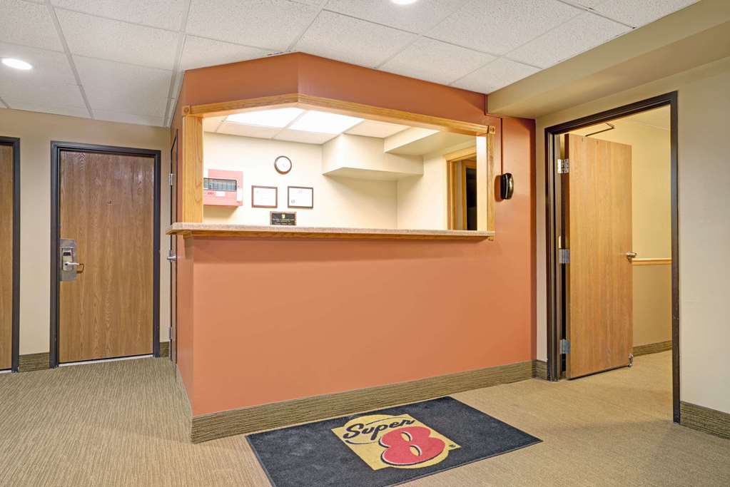 Super 8 by Wyndham Melrose - photo 7