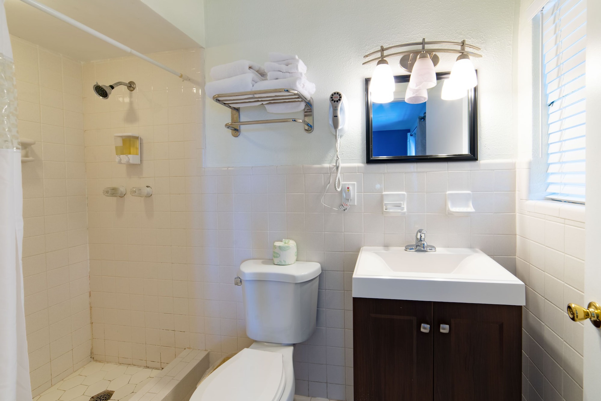 Captain's Table Hotel - photo 32