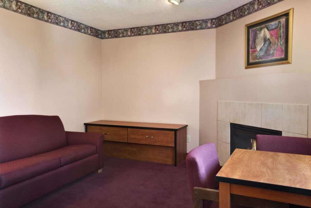 Super 8 by Wyndham Colorado Springs Airport - photo 6