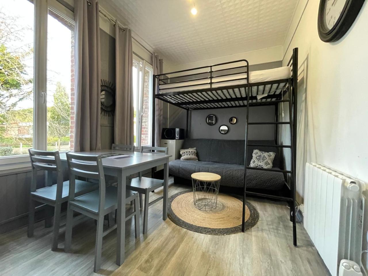 Les Bords du Lac - carbon neutral hotel in Unknown City