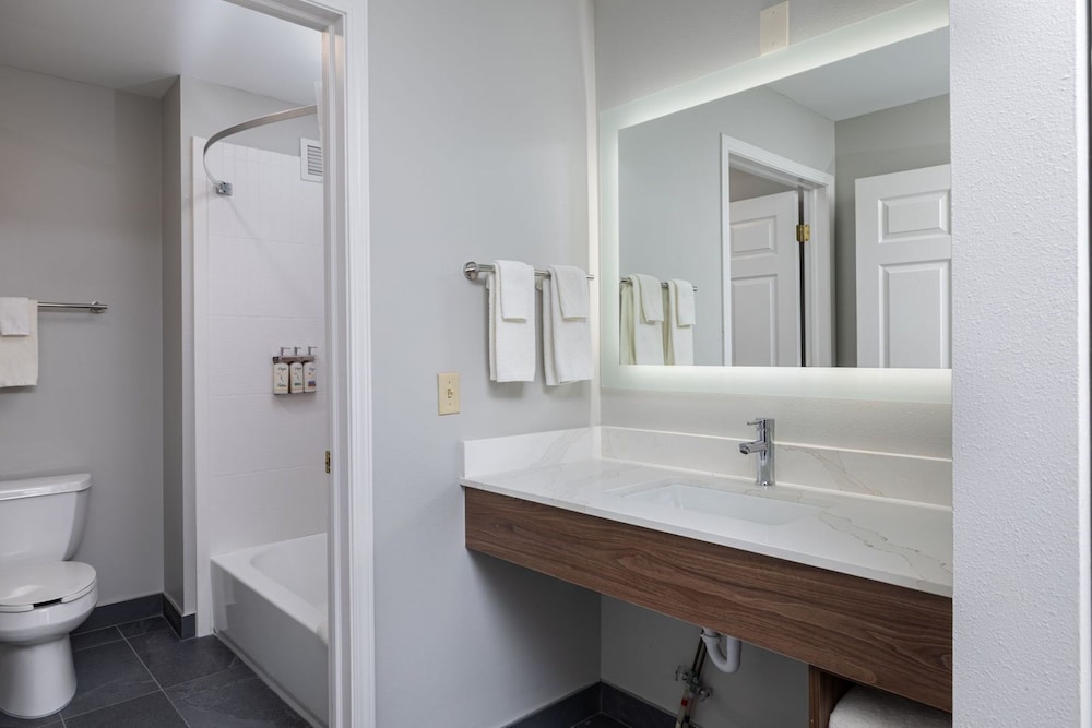 Staybridge Suites Madison East by IHG - photo 11