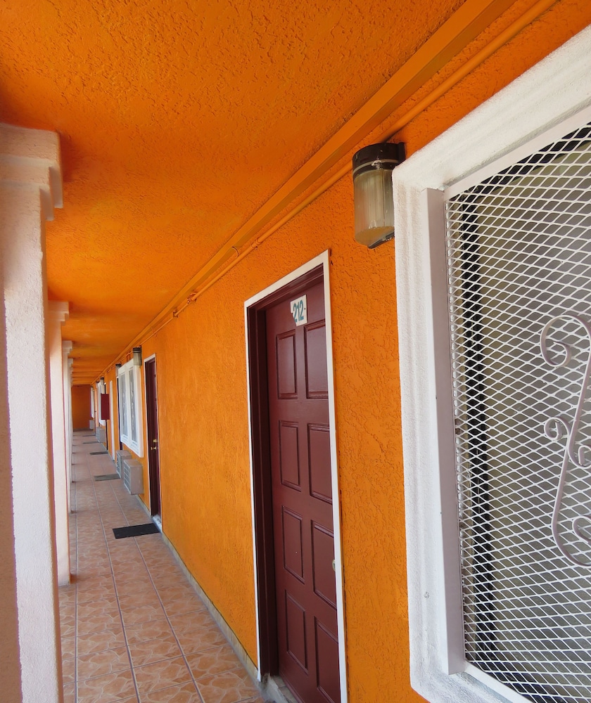Central Inn Motel - photo 3