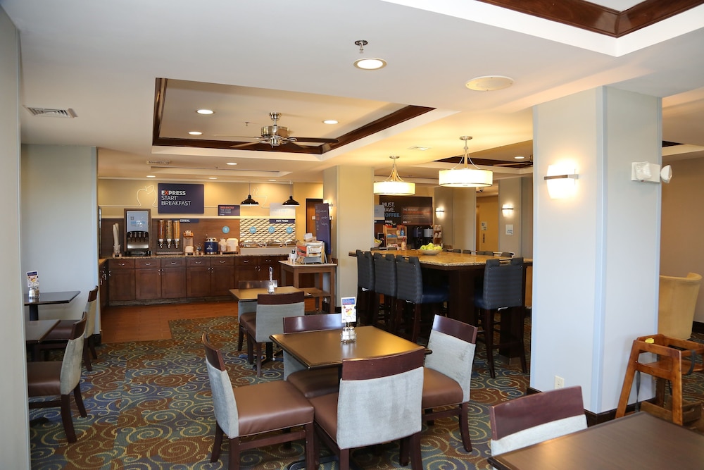 Holiday Inn Express Hotel & Suites Cleveland - photo 37