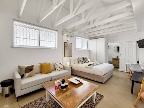 Stylish Studio 600m to the Promenade