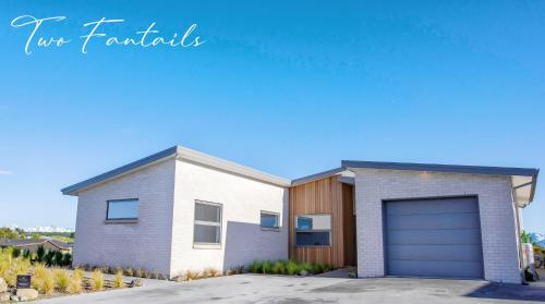 Two Fantails Mountain Views in Lake Tekapo, New Zealand