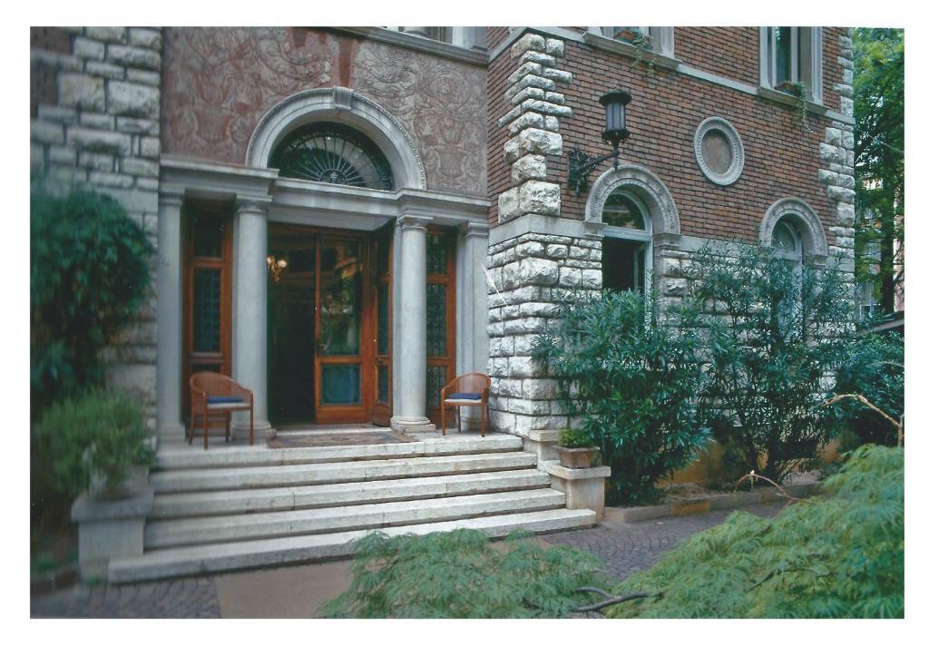 Villa V — 4-Star Luxury Hotel in Brescia, Italy