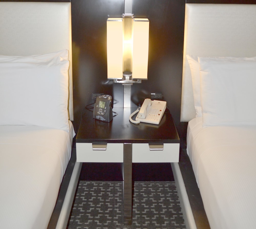 Doubletree by Hilton Houston Hobby Airport - photo 10