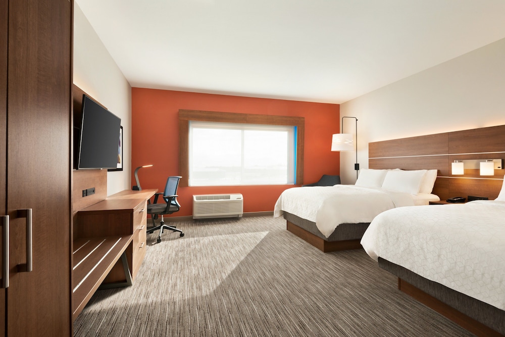 Holiday Inn Express and Suites Beaver Dam - photo 5