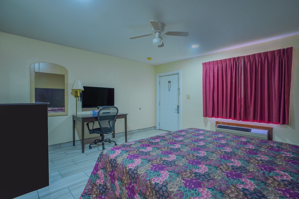 Texas Inn San Benito near Harlingen - photo 14