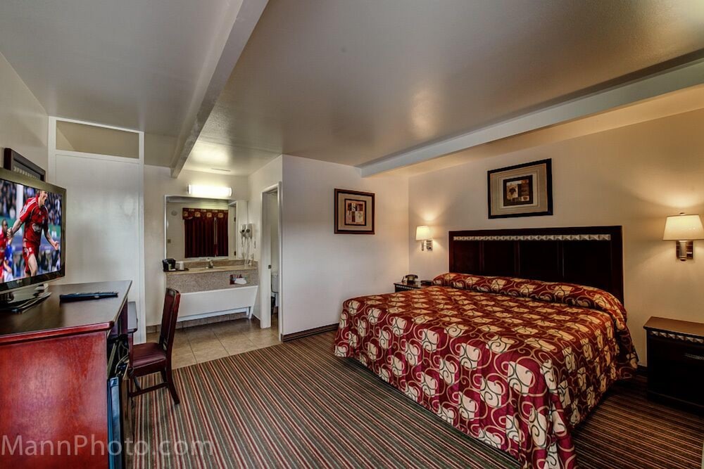 Whispering Palms Inn - photo 9