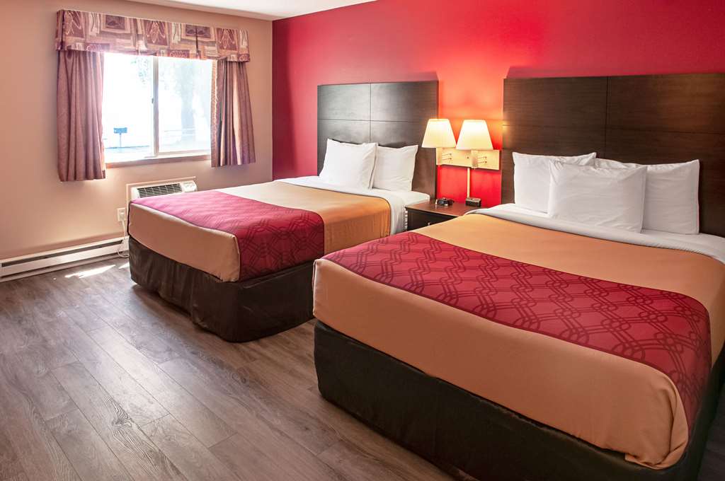 Econo Lodge on the Bay - photo 5