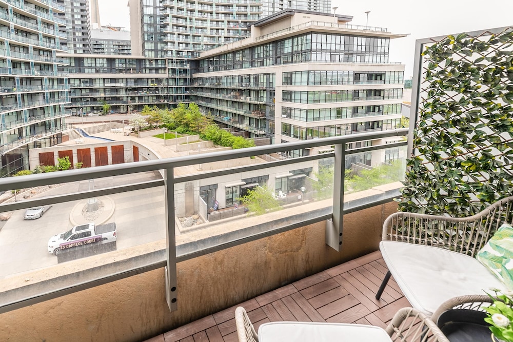 Parade City Suites - last minute hotel in Toronto