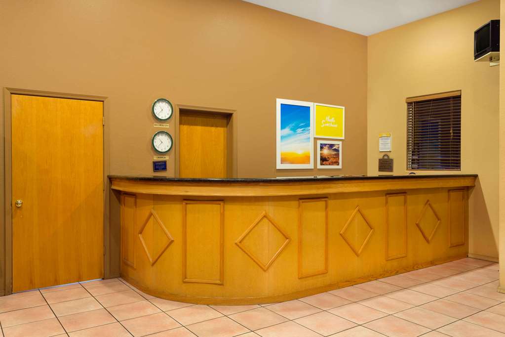 Days Inn by Wyndham Bullhead City - photo 3