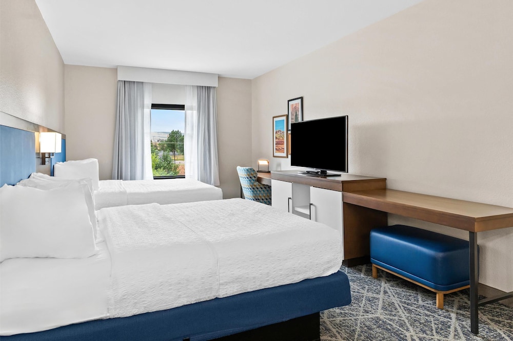 Hampton Inn Laramie - photo 11