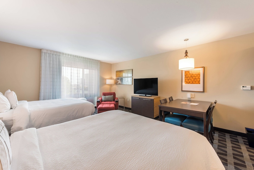 TownePlace Suites by Marriott Greensboro Coliseum Area - photo 10