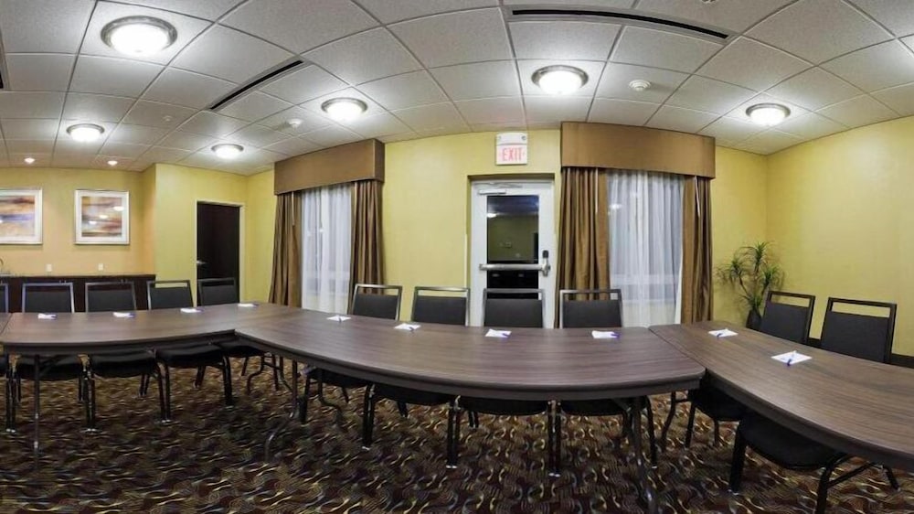 Holiday Inn Express Hotel & Suites Richwood Cincinnati South by IHG - photo 43