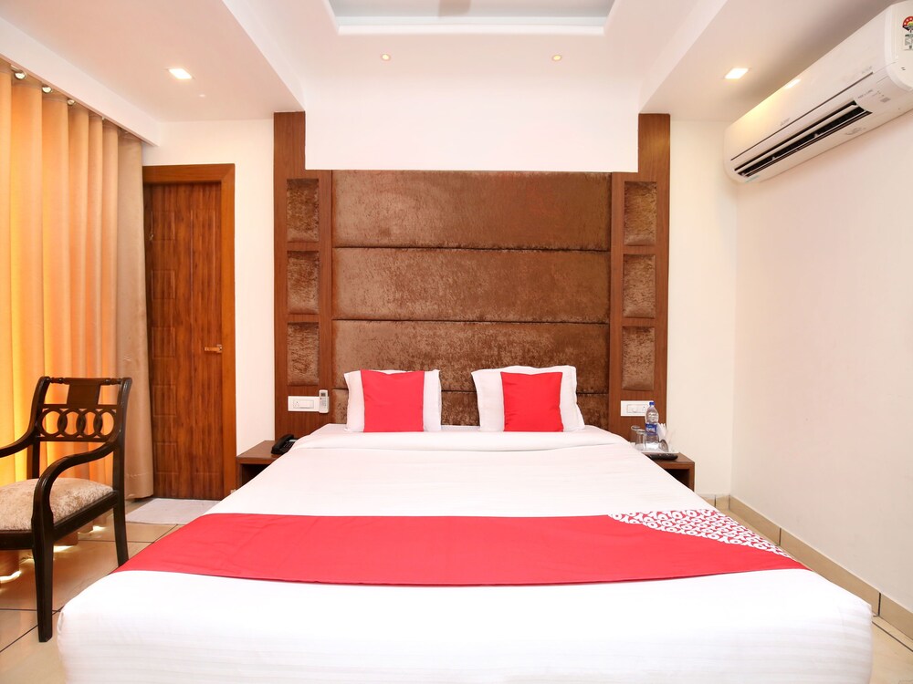 FabHotel Signia Zirakpur
