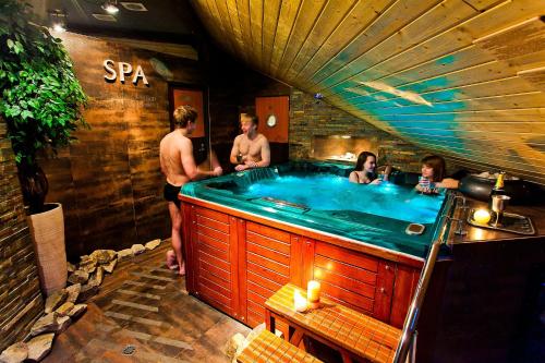 Apartament Pool SPA z jacuzzi — hotel in Strzyzow