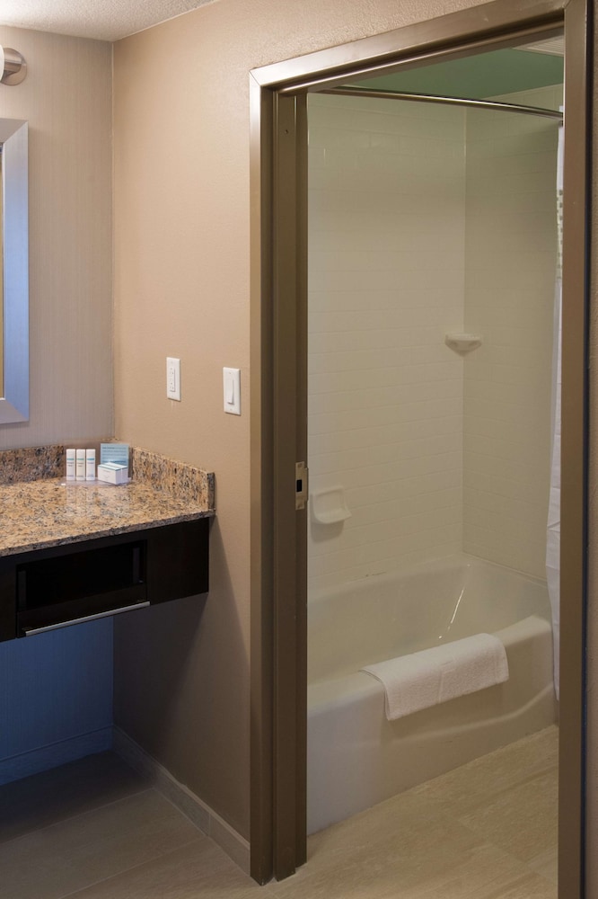 Hampton Inn & Suites Gulfport I 10 - photo 49