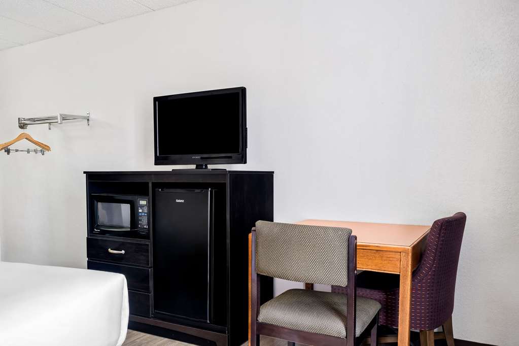 Econo Lodge Billings - photo 13