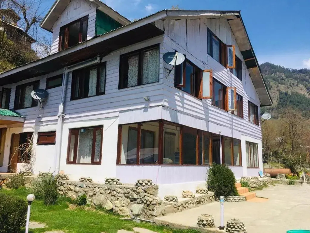 Hotel White House pet-friendly hotel Pahlgam