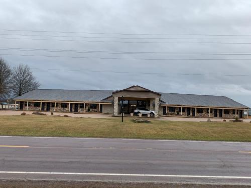 Owensville Motor Inn - photo 20