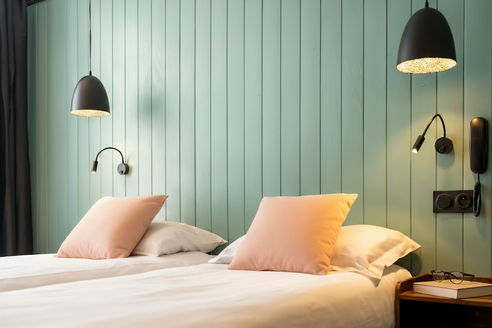Hotel Sub — hotel in Asnieres-Sur-Seine
