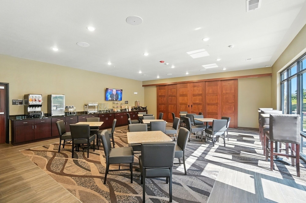 Cobblestone Hotel & Suites Bellefontaine - photo 78