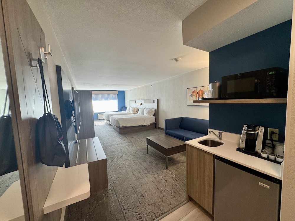 Holiday Inn Express Hotel & Suites Limerick Pottstown by IHG - photo 22