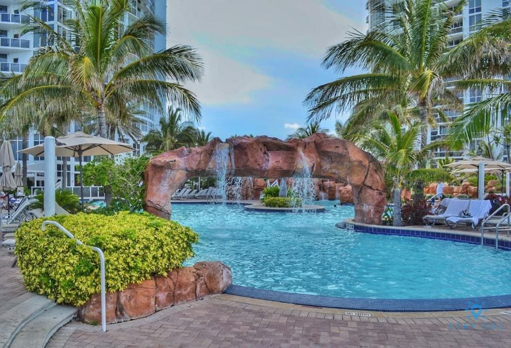 Deluxe Studio Balcony Bay View Amazing Pool - photo 2