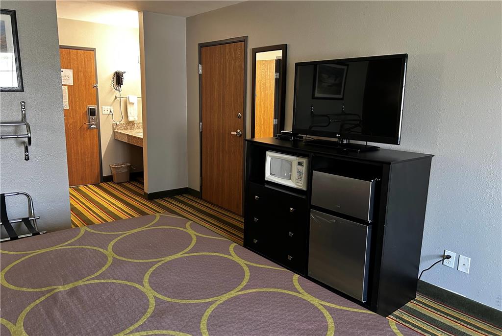 Super 8 by Wyndham Mound City - photo 12