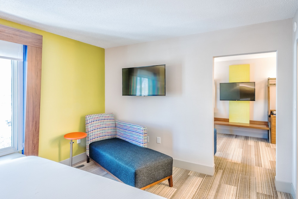 Holiday Inn Express Charleston by IHG - photo 9