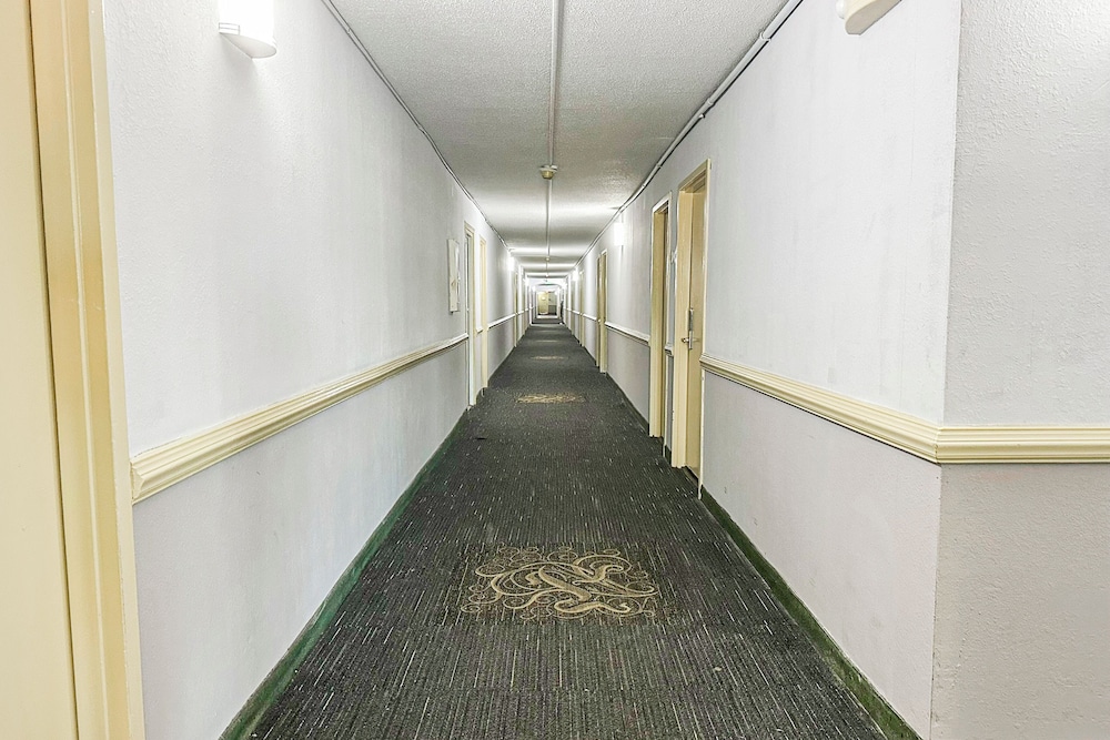 Jackson Hotel & Convention Center - photo 5