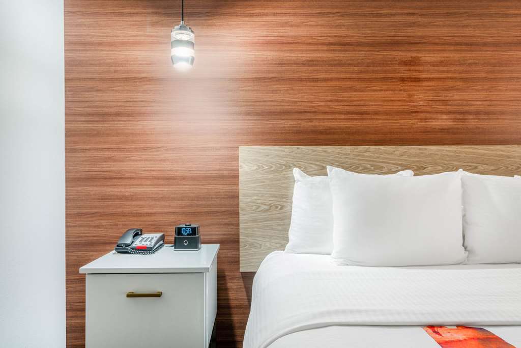 La Quinta Inn & Suites by Wyndham Oklahoma City Airport - photo 10
