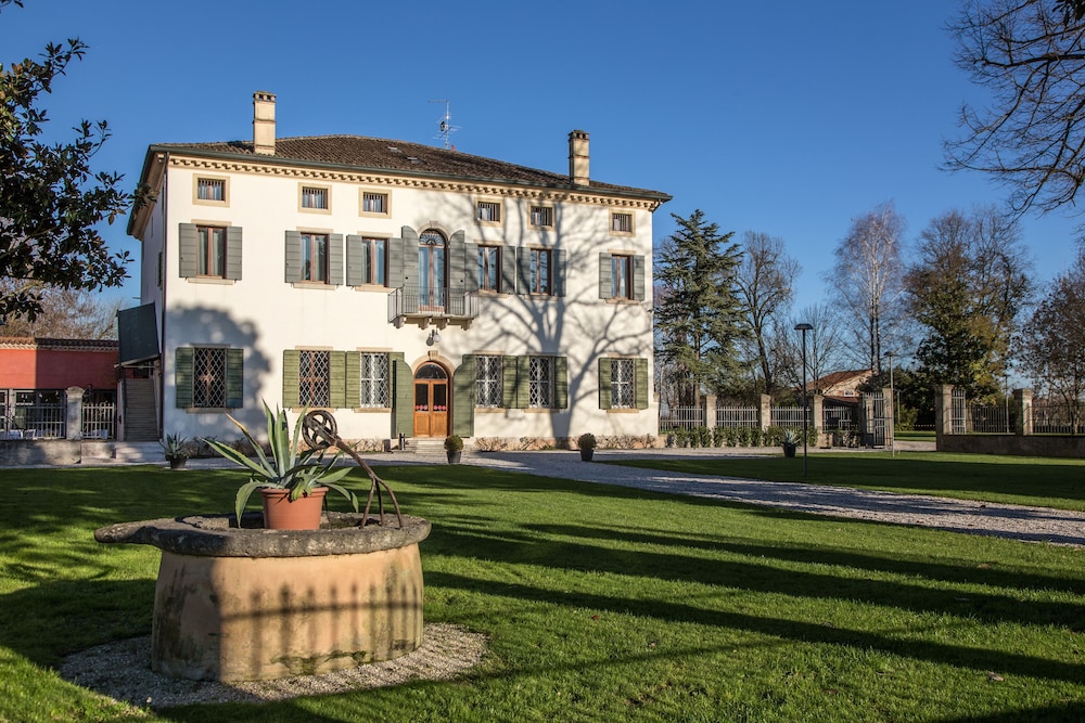 Relais Villa Ormaneto — 4-Star Luxury Hotel in Cerea, Italy