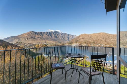Remarkable Views Queenstown Holiday Home — 4-Star Luxury Hotel in Queenstown, New Zealand