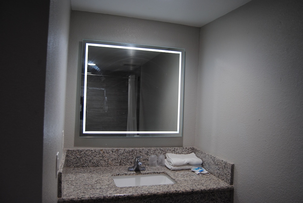 La Puente Inn Motel - photo 46
