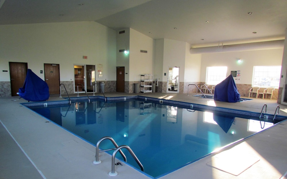 Oak Hill Inn & Suites - photo 54