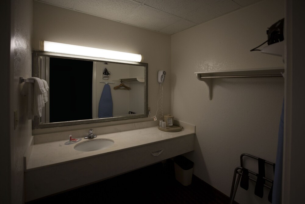 Econo Lodge Wytheville Area - photo 14