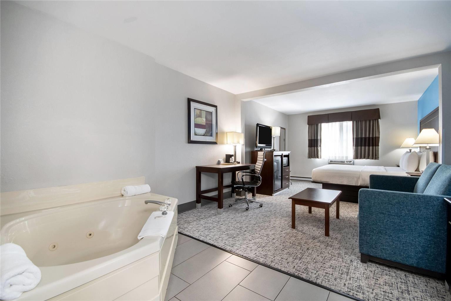 Baymont by Wyndham Marinette - photo 25