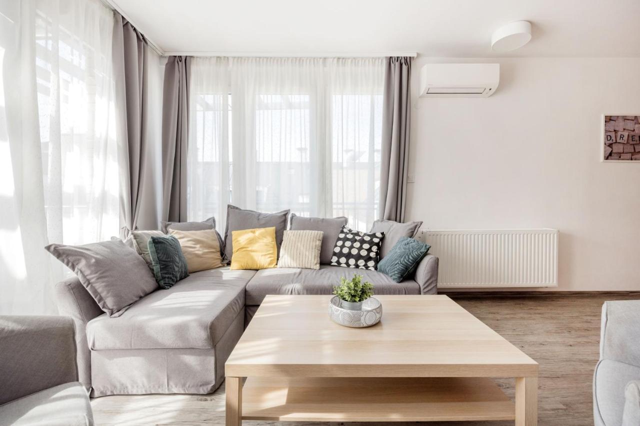 Bright Top Floor Home with Parking — 4-Star Luxury Hotel in Budapest, Hungary