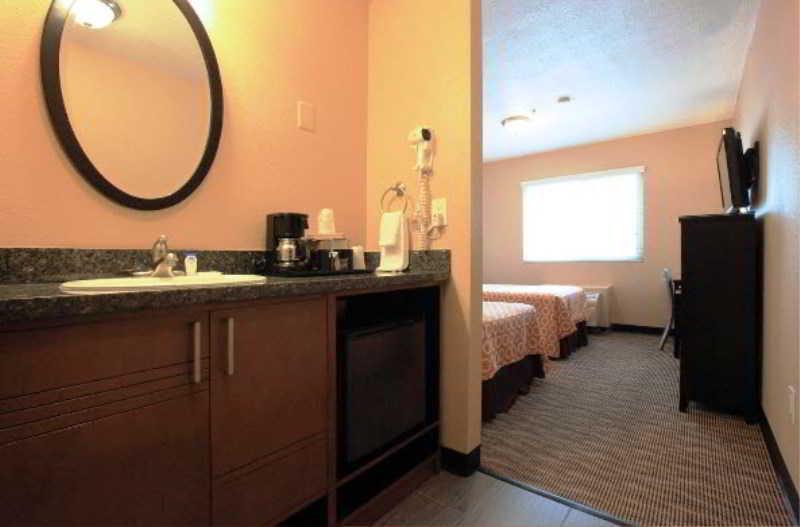 Americas Best Value Inn San Diego Downtown - photo 14