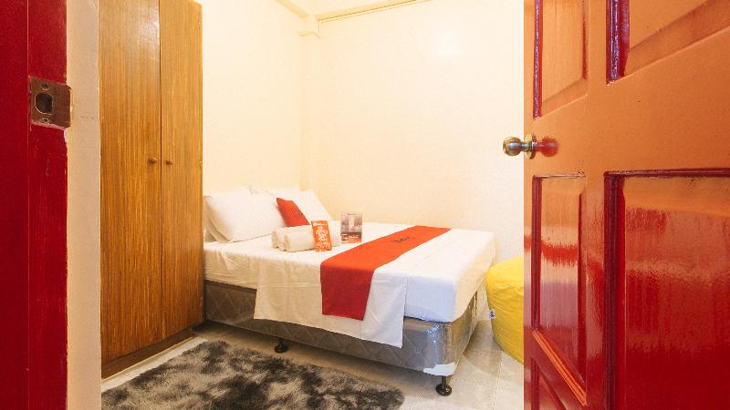 RedDoorz @ V Cloud Hills near De La Salle in Dasmarinas, Philippines