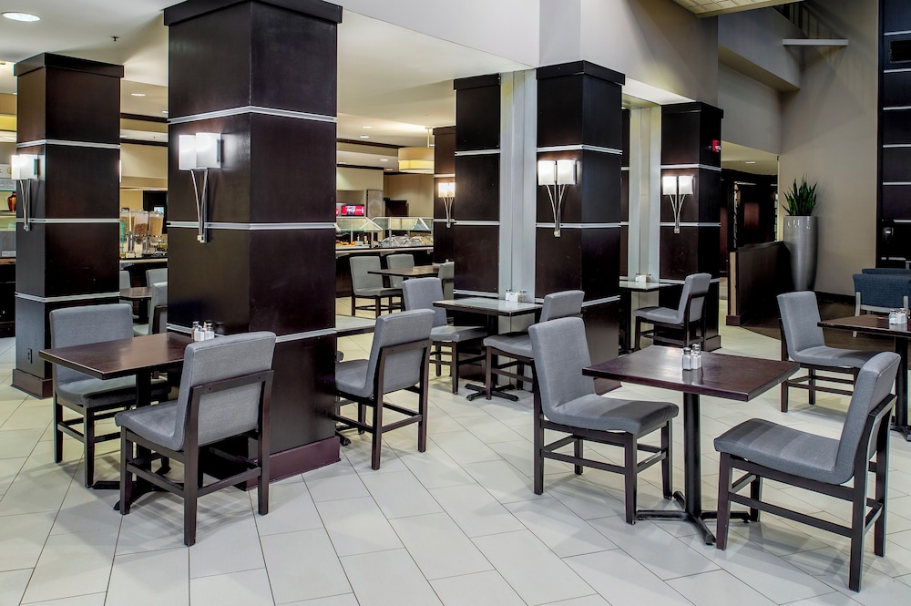 Embassy Suites by Hilton St. Louis Airport - photo 44