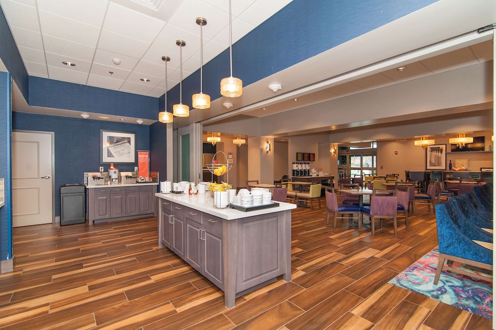 Hampton Inn Norwich - photo 59