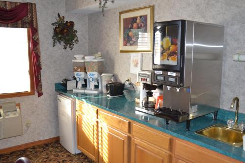 Relax Inn Motel & Suites - photo 7